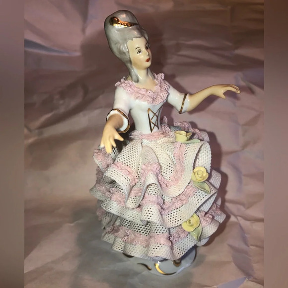 Vintage Germany Dresden Lace Porcelain Figurine - Picture 11 of 12